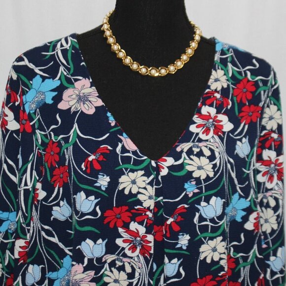 Bobeau Navy Floral Long Sleeve and V-neck Top - Picture 2 of 11